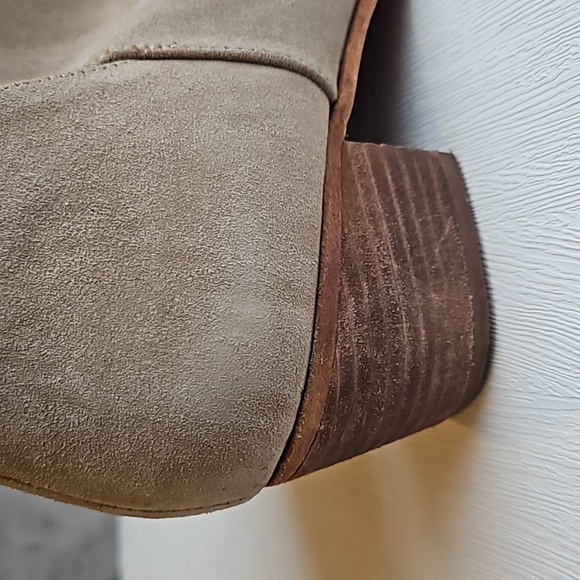 Free People Tan Suede Charm Double V Ankle Boot 39 / 8.5 NWOT - Picture 4 of 9